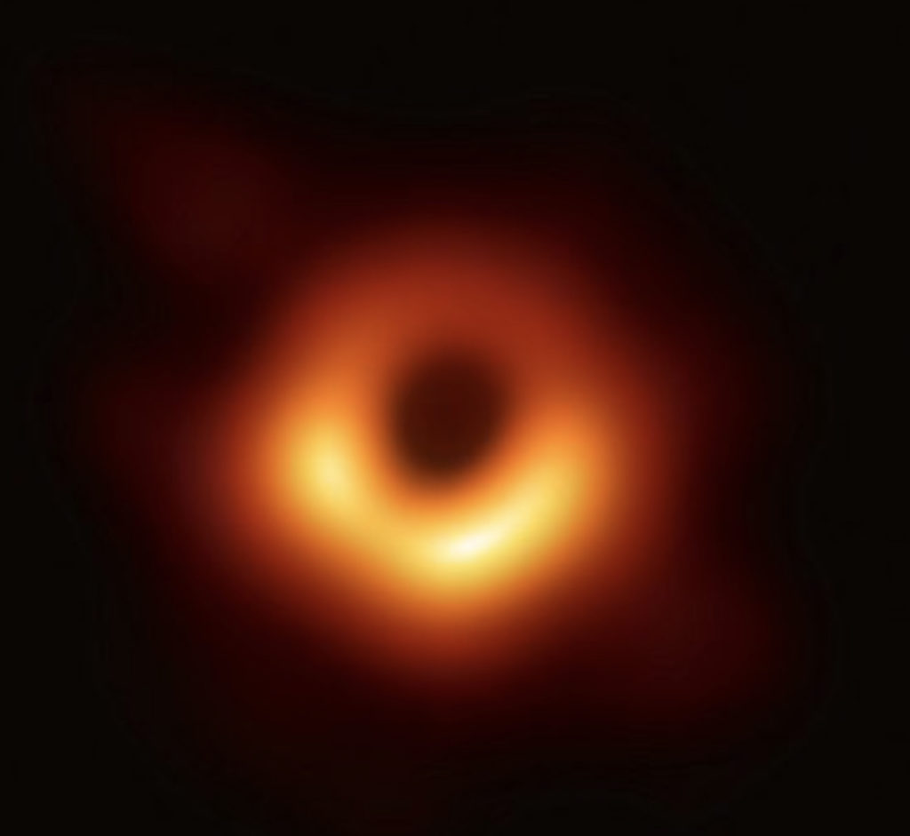 trou noir M87 explication